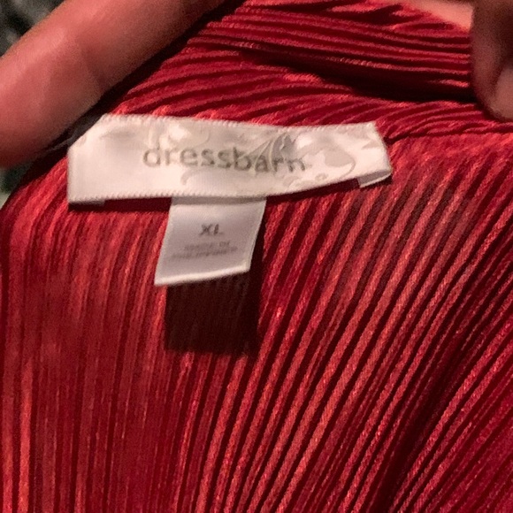 Red top - Picture 5 of 5